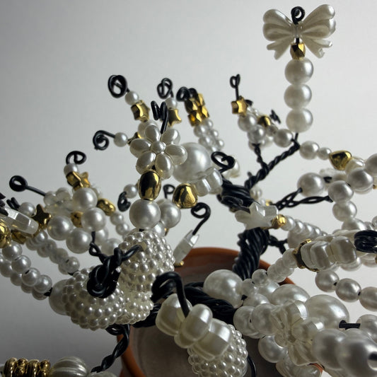 Lebensbaum Perlenbäumchen Schleifen Bonsai Dekoration mit weiß-goldenen Perlen handgemacht