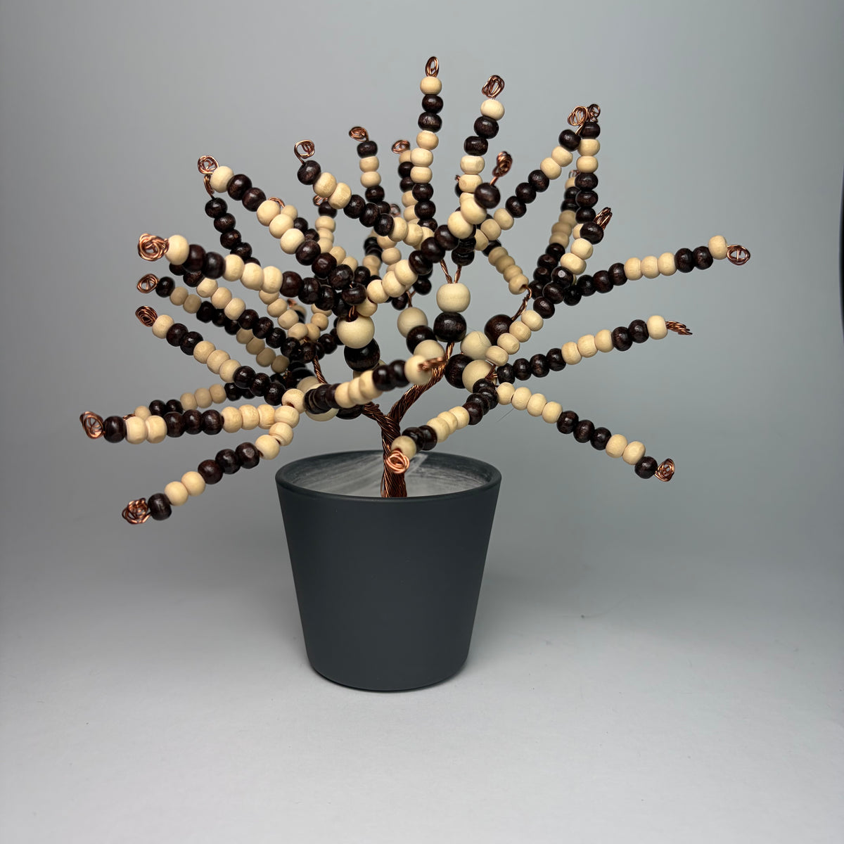 Lebensbaum Perlenbäumchen Bonsai Dekoration mit braun-beigen Perlen handgemacht